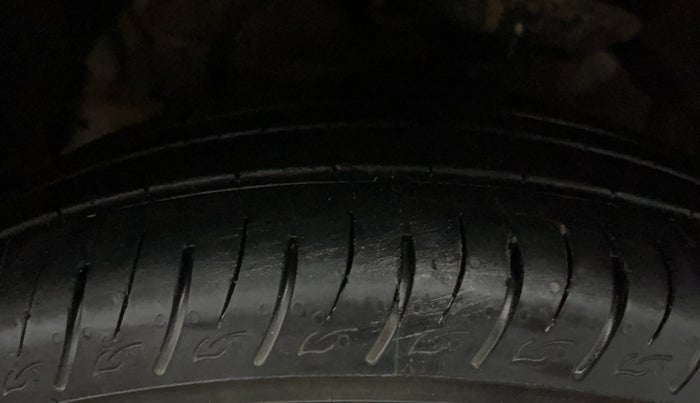 2022 Mahindra XUV300 W8(O) TURBO GDI, Petrol, Manual, 14,534 km, Left Front Tyre Tread