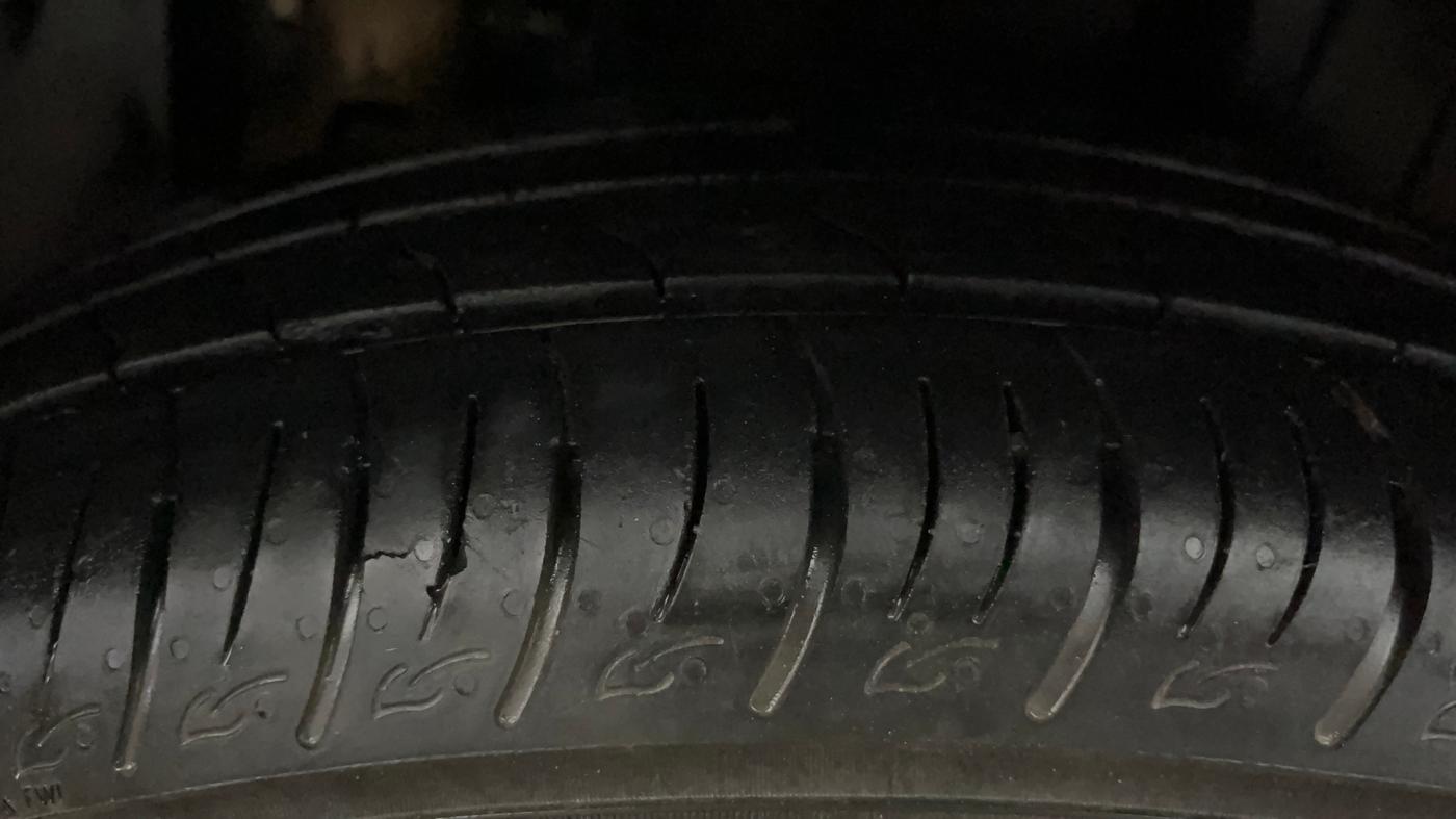 2022 Mahindra XUV300 W8(O) TURBO GDI, Petrol, Manual, 14,537 km, Left Rear Tyre Tread