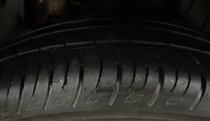 2022 Mahindra XUV300 W8(O) TURBO GDI, Petrol, Manual, 14,534 km, Left Rear Tyre Tread