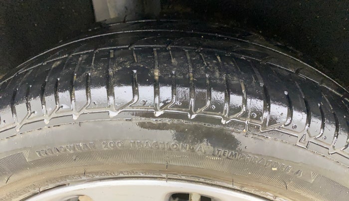 2016 Maruti Baleno ZETA PETROL 1.2, Petrol, Manual, 1,08,007 km, Right Rear Tyre Tread