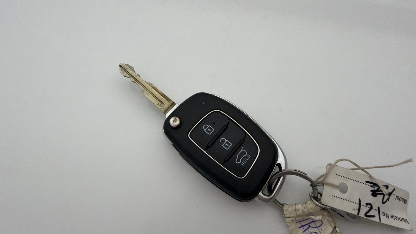 2021 Hyundai VENUE S 1.2, Petrol, Manual, 36,192 km, Key Close Up