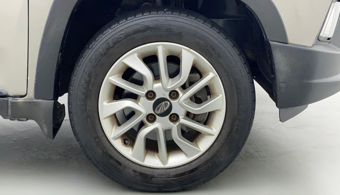 2016 Mahindra Kuv100 K8 6 STR, Petrol, Manual, 35,735 km, Right Front Wheel