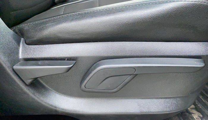 2016 Mahindra Kuv100 K8 6 STR, Petrol, Manual, 35,735 km, Driver Side Adjustment Panel