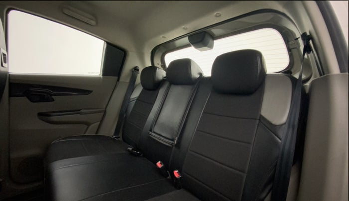 2016 Mahindra Kuv100 K8 6 STR, Petrol, Manual, 35,735 km, Right Side Rear Door Cabin