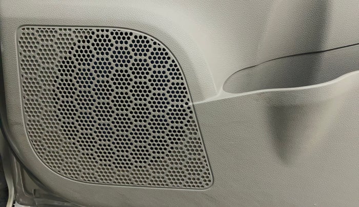 2016 Mahindra Kuv100 K8 6 STR, Petrol, Manual, 35,735 km, Speaker