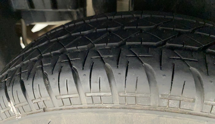 2016 Maruti Swift LXI, Petrol, Manual, 9,028 km, Right Rear Tyre Tread