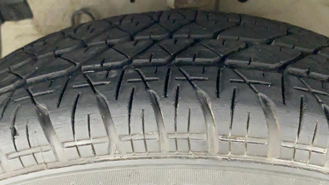 2016 Maruti Swift LXI, Petrol, Manual, 9,028 km, Left Front Tyre Tread