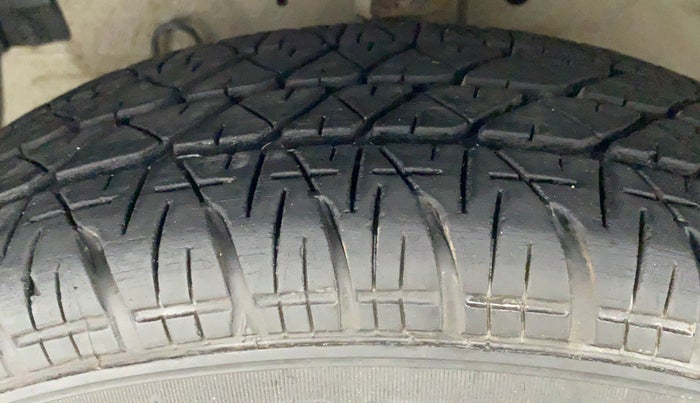 2016 Maruti Swift LXI, Petrol, Manual, 9,028 km, Left Front Tyre Tread