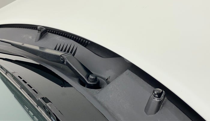 2016 Maruti Swift LXI, Petrol, Manual, 9,028 km, Front windshield - Wiper nozzle not functional