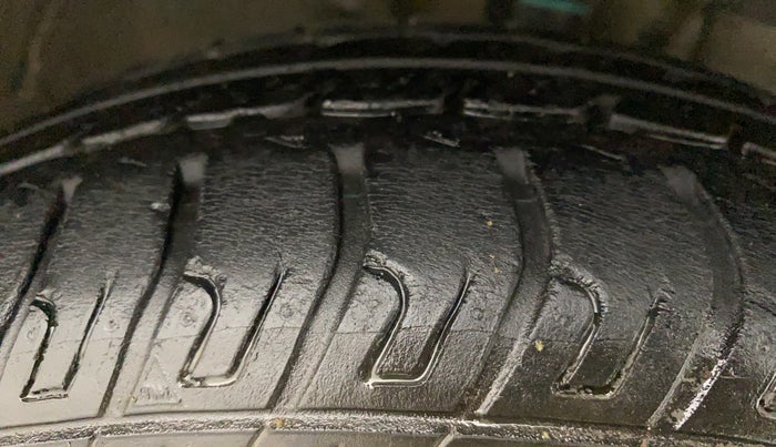 2017 Maruti Wagon R 1.0 VXI (O) AMT, Petrol, Automatic, 23,249 km, Right Front Tyre Tread