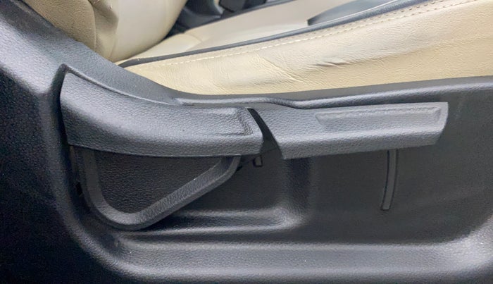 2022 KIA SONET HTX 1.0 IMT, Petrol, Manual, 36,717 km, Driver Side Adjustment Panel