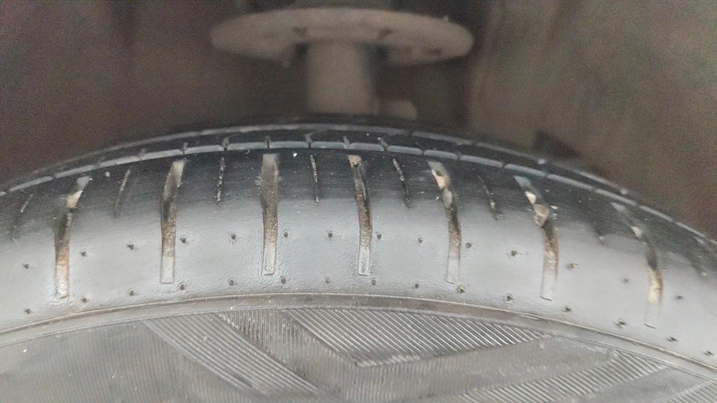 2024 Maruti Baleno ZETA 1.2 AGS, Petrol, Automatic, 9,613 km, Right Front Tyre Tread