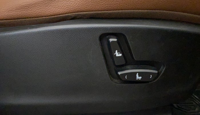 2021 MG HECTOR PLUS SELECT 2.0 DIESEL TURBO MT 7-STR, Diesel, Manual, 49,568 km, Driver Side Adjustment Panel