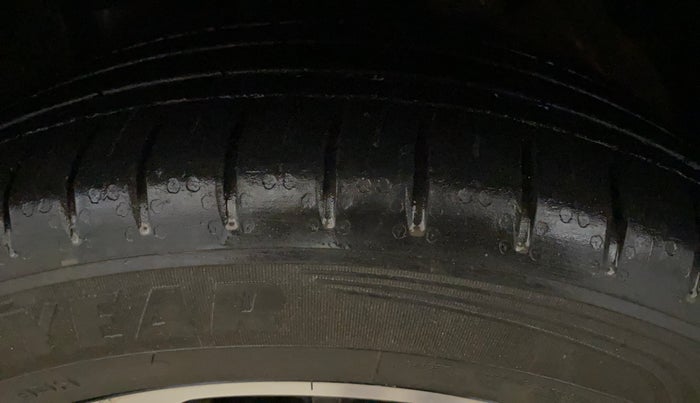 2021 MG HECTOR PLUS SELECT 2.0 DIESEL TURBO MT 7-STR, Diesel, Manual, 49,568 km, Left Front Tyre Tread