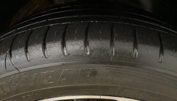 2021 MG HECTOR PLUS SELECT 2.0 DIESEL TURBO MT 7-STR, Diesel, Manual, 49,568 km, Right Front Tyre Tread