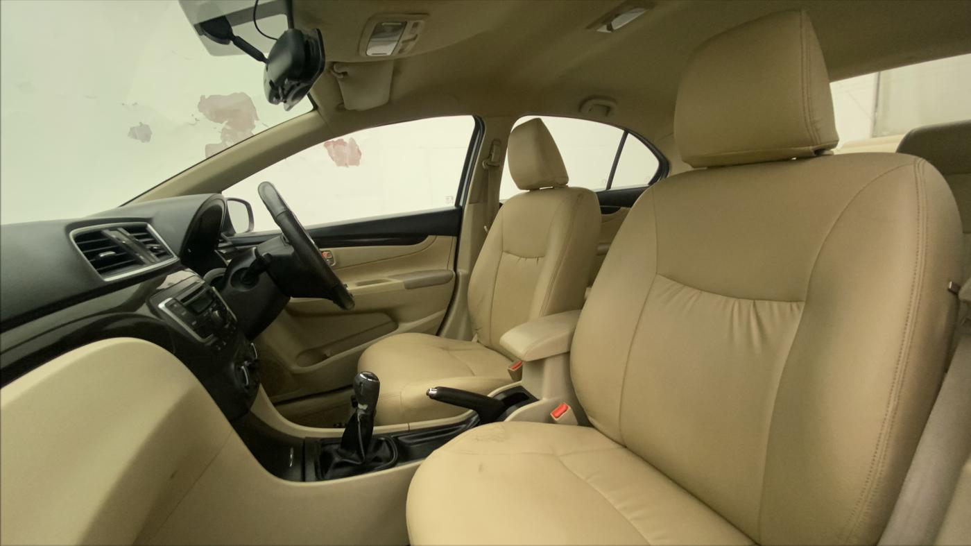 2014 Maruti Ciaz VDI, Diesel, Manual, 60,880 km, Right Side Front Door Cabin