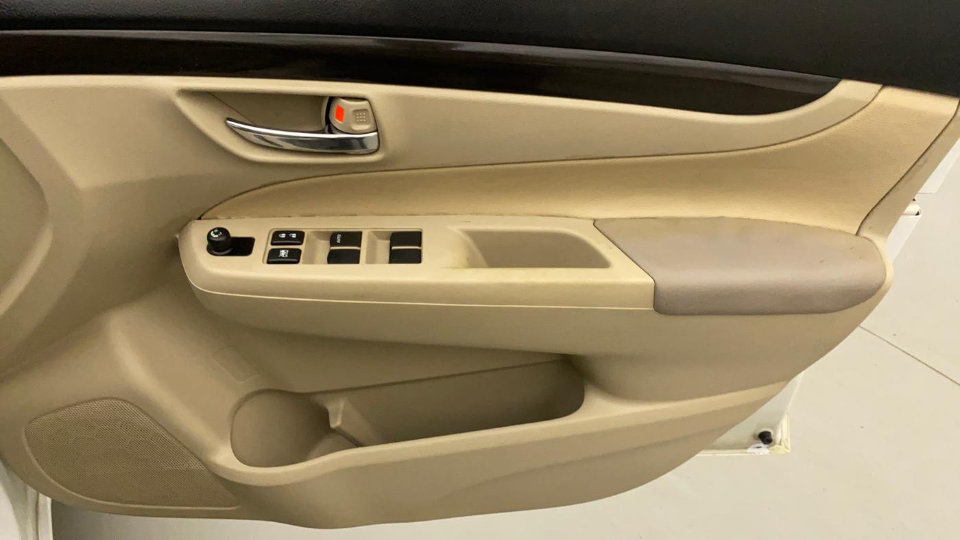 2014 Maruti Ciaz VDI, Diesel, Manual, 60,880 km, Driver Side Door Panels Control