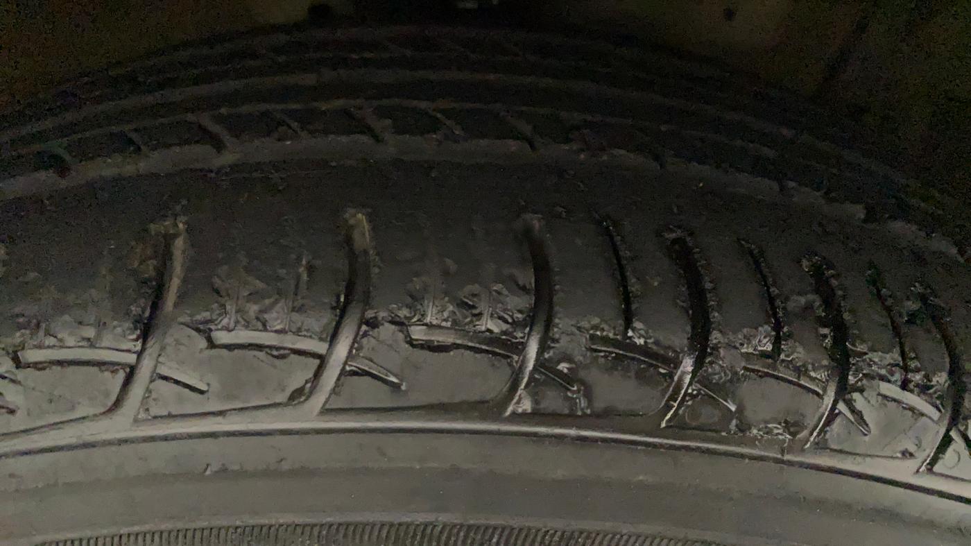 2014 Maruti Ciaz VDI, Diesel, Manual, 60,880 km, Left Rear Tyre Tread