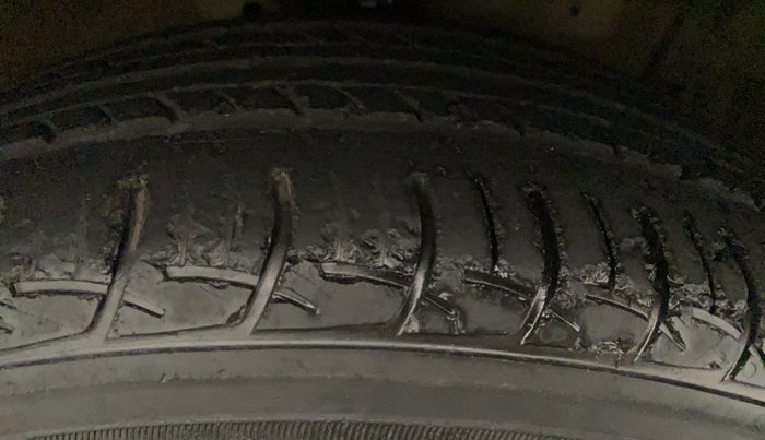 2014 Maruti Ciaz VDI, Diesel, Manual, 60,880 km, Left Rear Tyre Tread