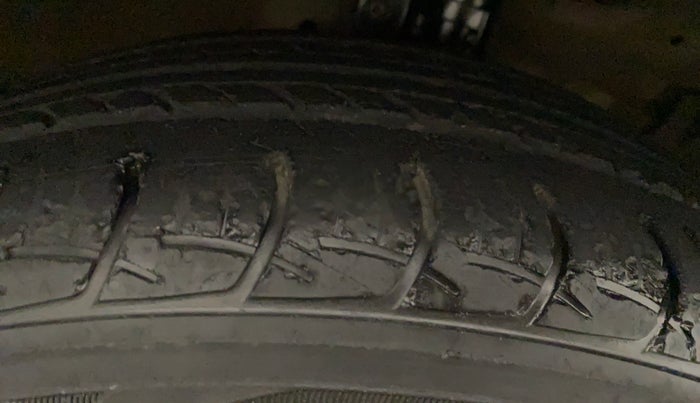 2014 Maruti Ciaz VDI, Diesel, Manual, 60,880 km, Right Rear Tyre Tread