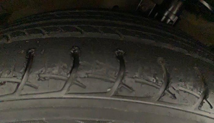 2014 Maruti Ciaz VDI, Diesel, Manual, 60,880 km, Left Front Tyre Tread