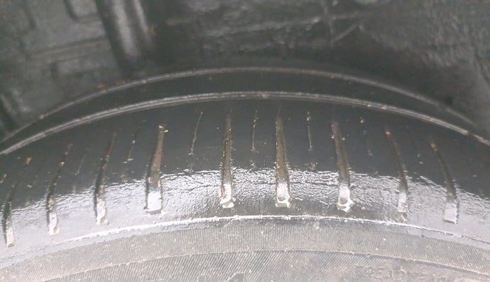 2014 Maruti Celerio VXI, Petrol, Manual, 61,877 km, Right Rear Tyre Tread