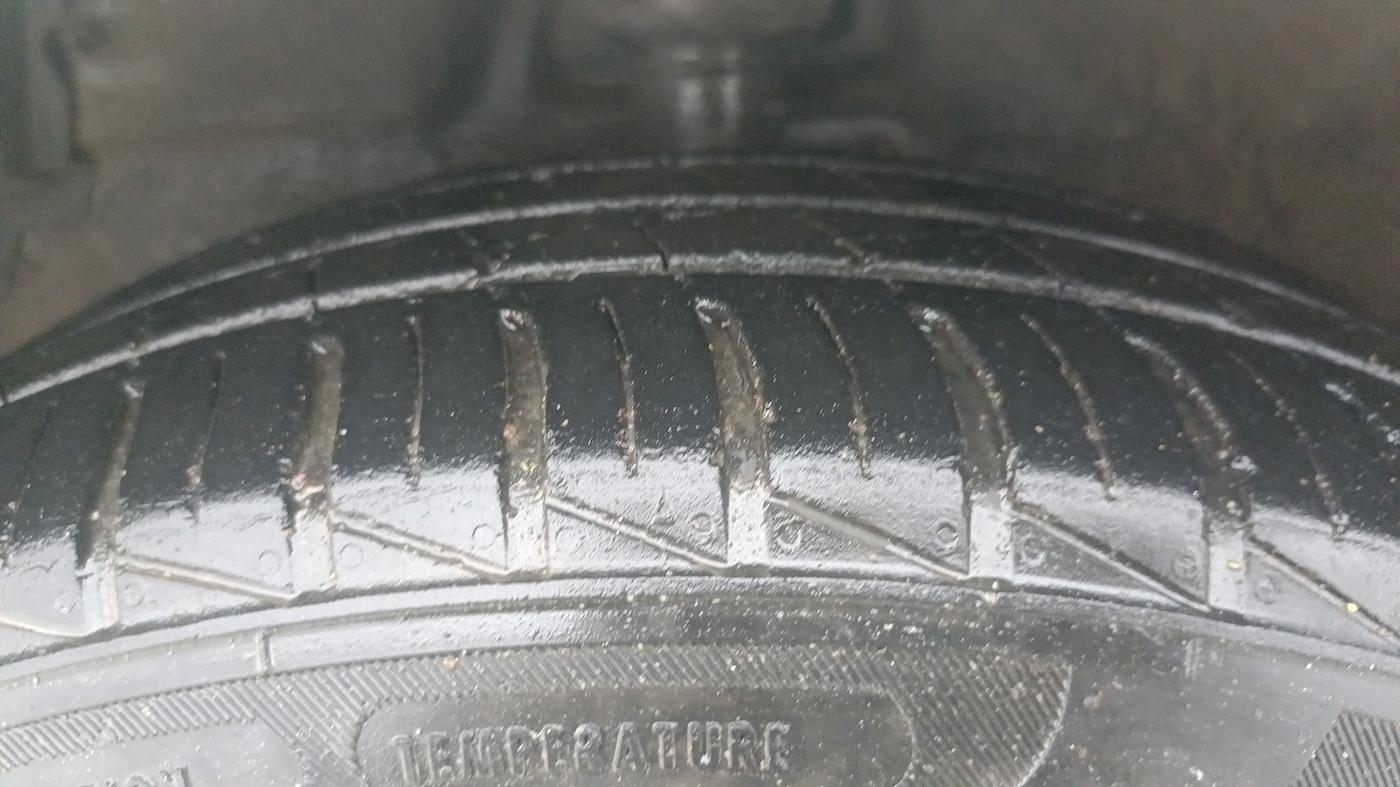 2014 Maruti Celerio VXI, Petrol, Manual, 61,959 km, Left Front Tyre Tread