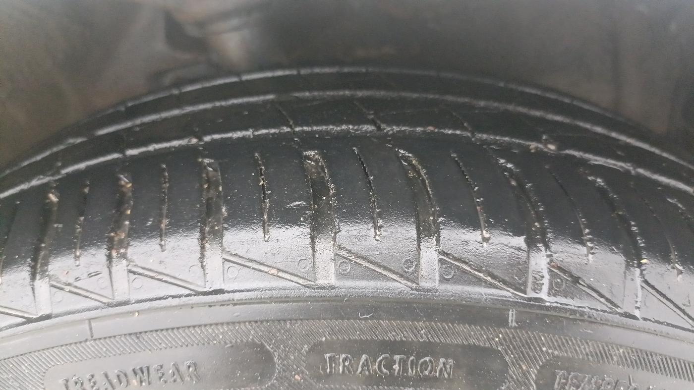 2014 Maruti Celerio VXI, Petrol, Manual, 61,959 km, Right Front Tyre Tread