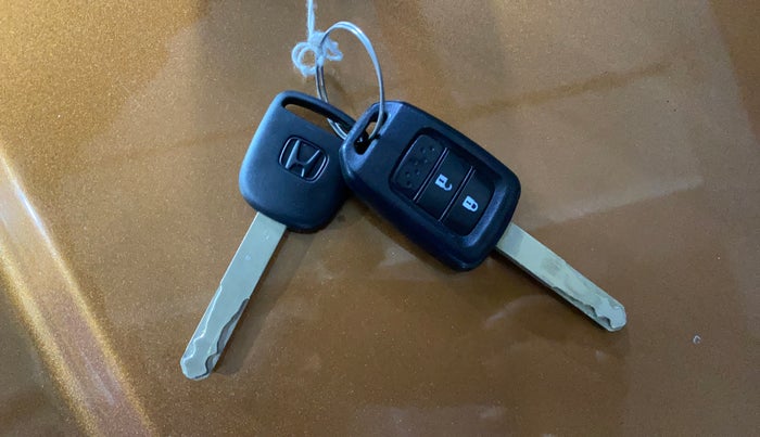 2018 Honda WR-V 1.2L I-VTEC VX MT, Petrol, Manual, 43,123 km, Key Close Up