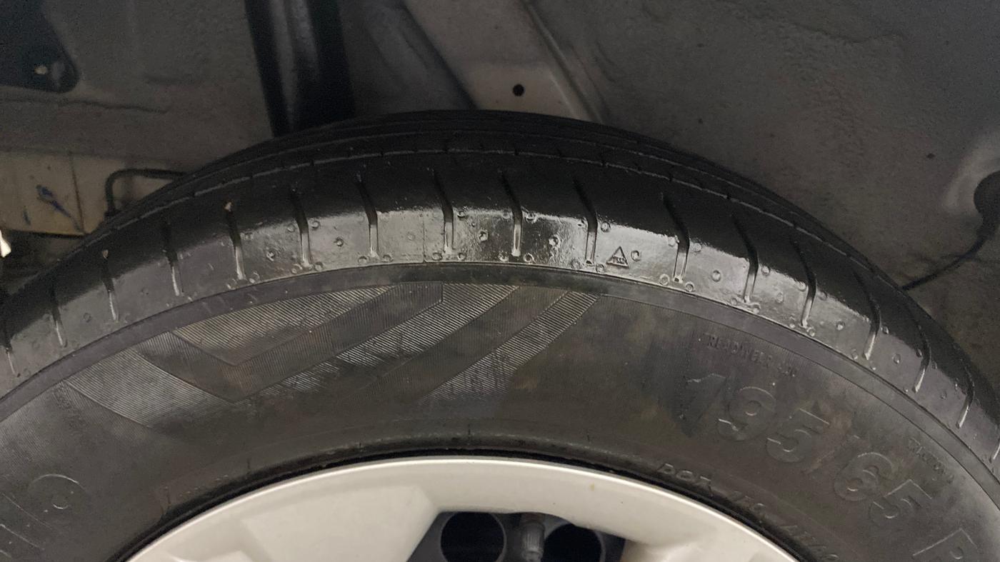 2021 Hyundai VENUE S+ 1.2, Petrol, Manual, 8,602 km, Right Rear Tyre Tread
