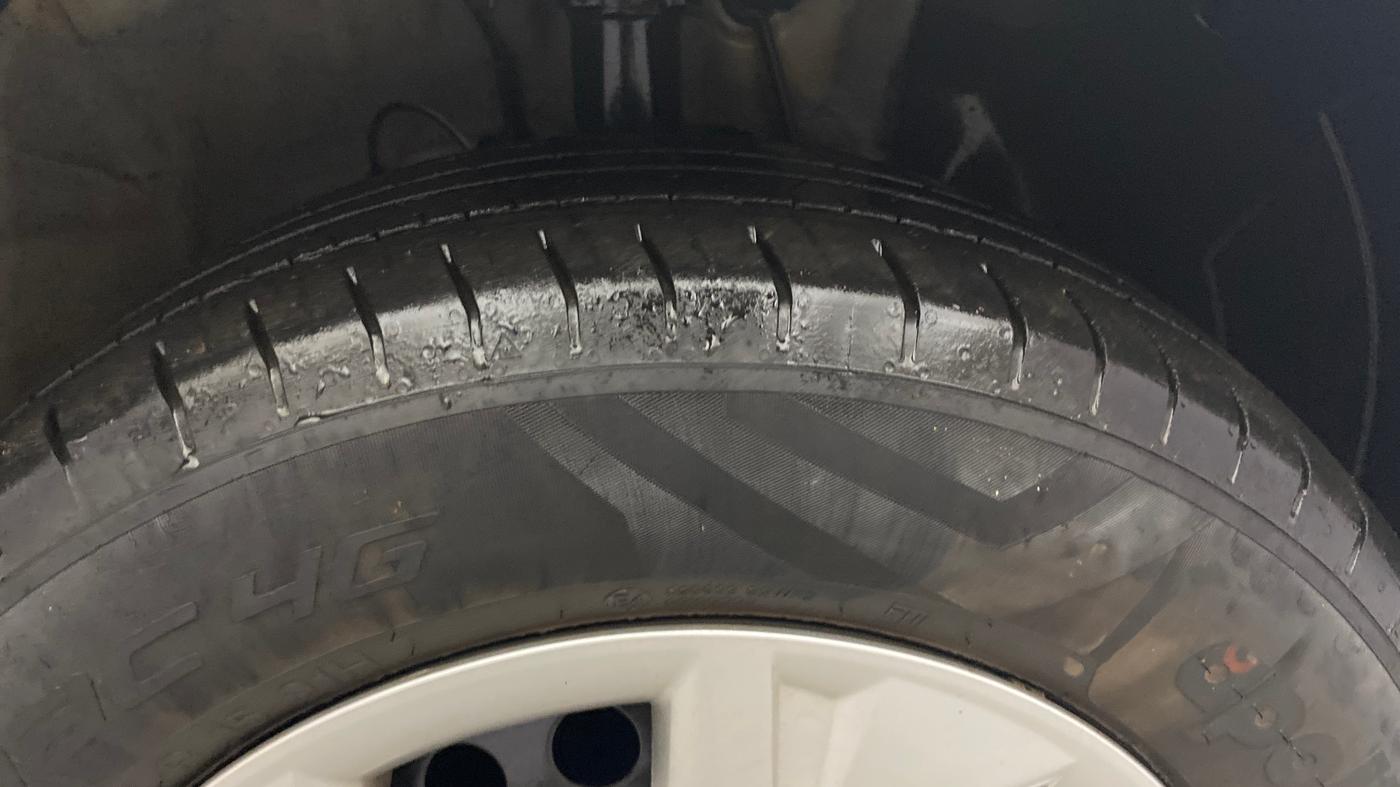 2021 Hyundai VENUE S+ 1.2, Petrol, Manual, 8,602 km, Right Front Tyre Tread
