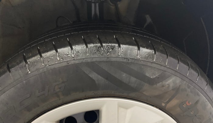 2021 Hyundai VENUE S+ 1.2, Petrol, Manual, 8,602 km, Right Front Tyre Tread