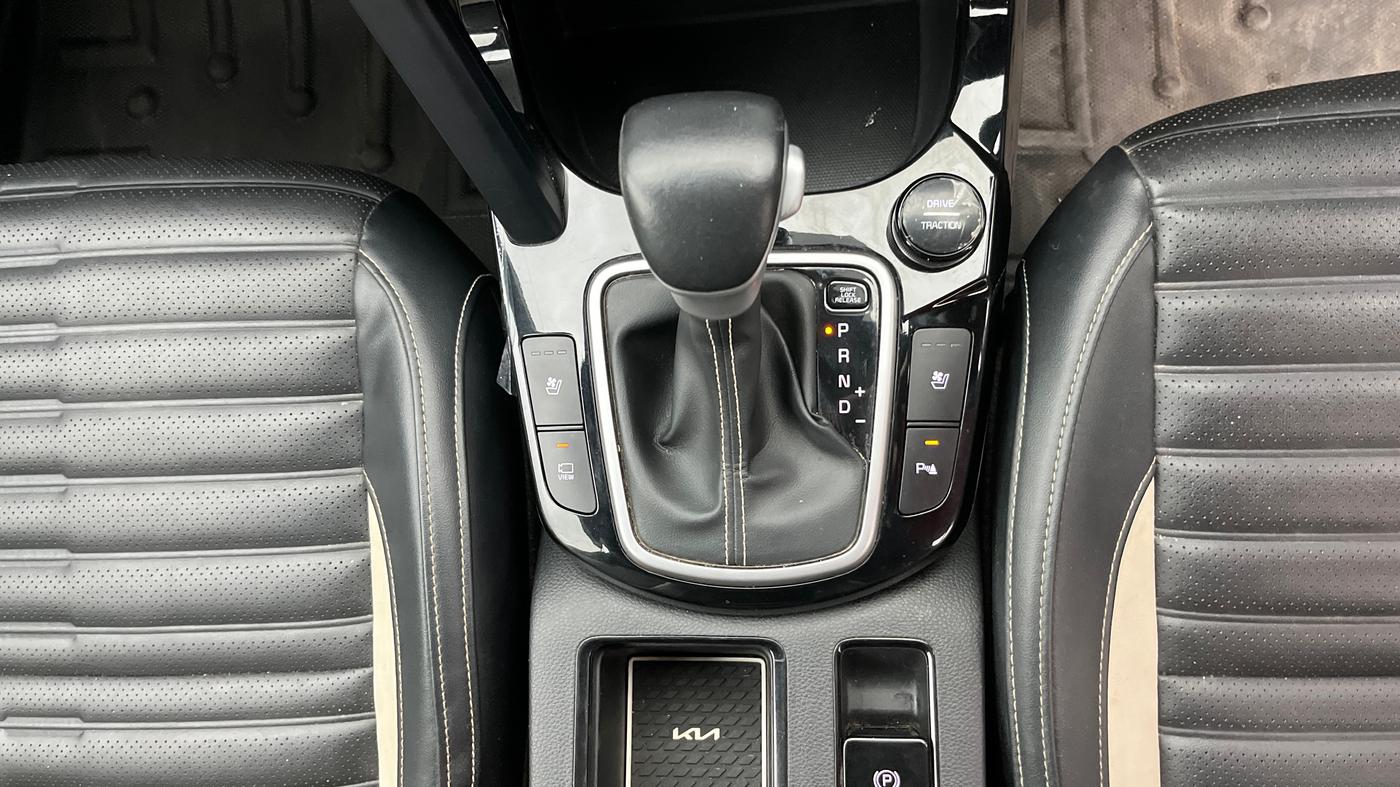 2023 KIA SELTOS  GTX PLUS 1.5 DIESEL AT, Diesel, Automatic, 37,875 km, Gear Lever