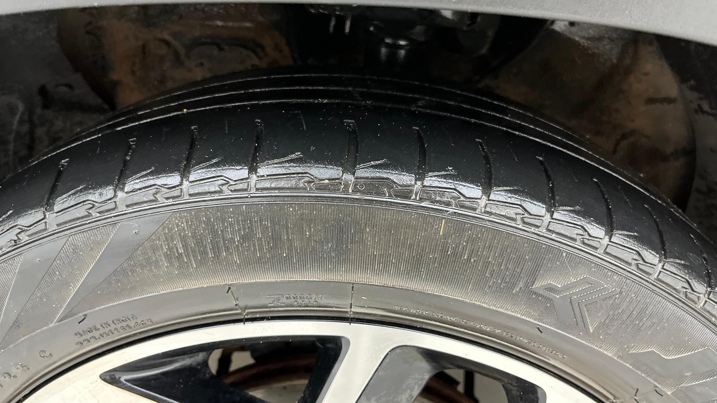 2023 KIA SELTOS  GTX PLUS 1.5 DIESEL AT, Diesel, Automatic, 37,875 km, Left Front Tyre Tread