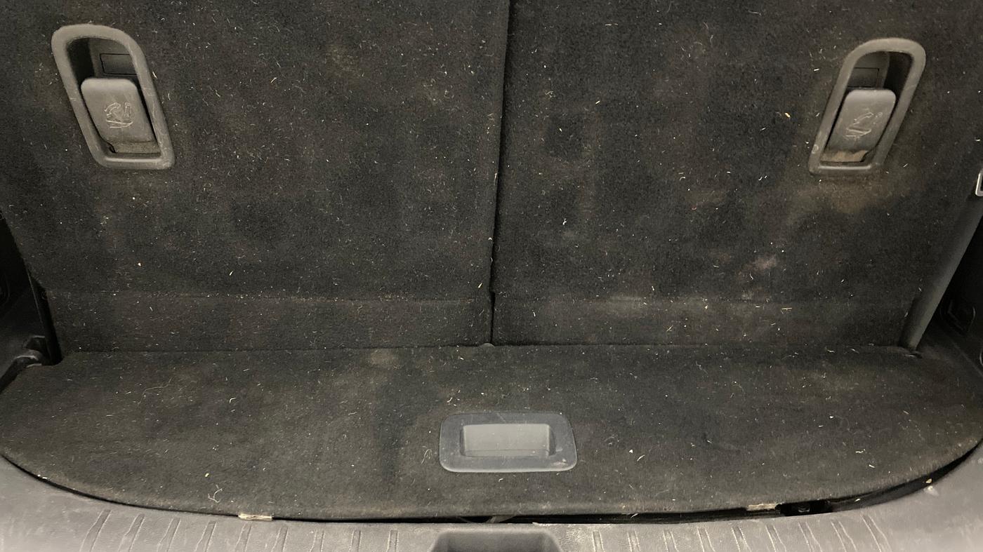 2021 Mahindra XUV700 AX 7 LUXURY P AT 7 STR, Petrol, Automatic, 1,33,099 km, Boot Inside