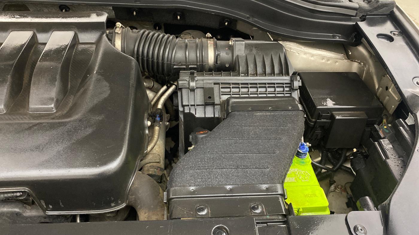 2021 Mahindra XUV700 AX 7 LUXURY P AT 7 STR, Petrol, Automatic, 1,33,099 km, Engine View - Left