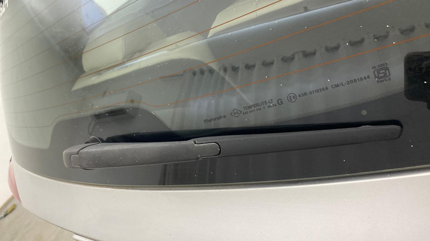 2021 Mahindra XUV700 AX 7 LUXURY P AT 7 STR, Petrol, Automatic, 1,33,099 km, Rear Wiper