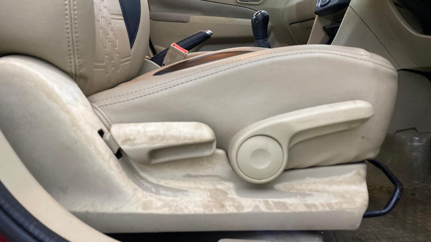 2015 Maruti Ciaz ZXI, Petrol, Manual, 81,227 km, Driver Side Adjustment Panel