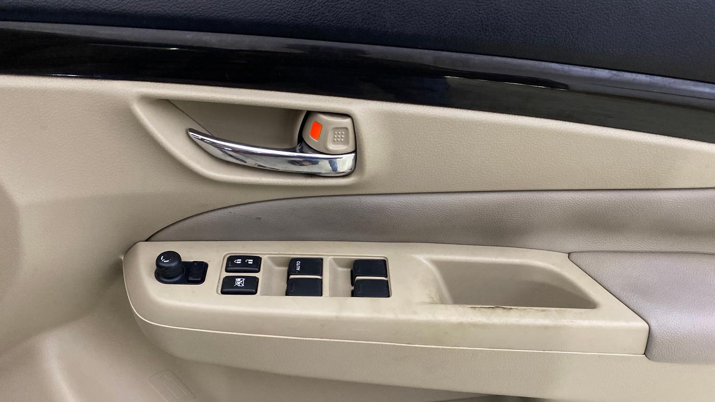2015 Maruti Ciaz ZXI, Petrol, Manual, 81,227 km, Driver Side Door Panels Control
