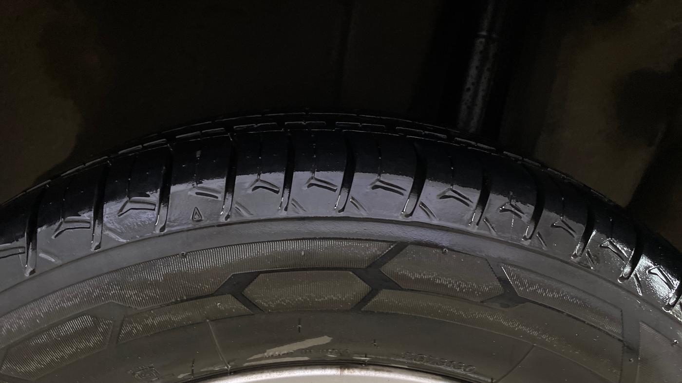 2015 Maruti Ciaz ZXI, Petrol, Manual, 81,227 km, Left Rear Tyre Tread