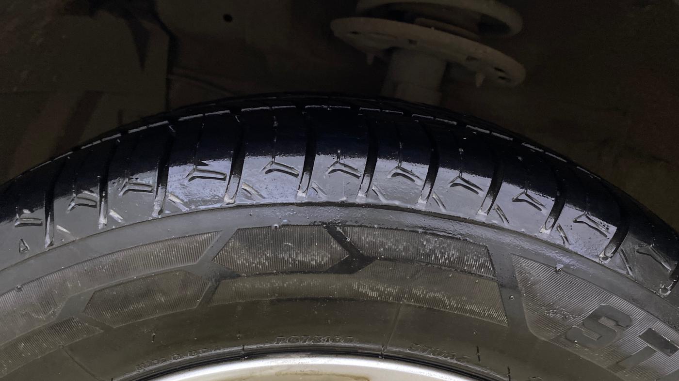 2015 Maruti Ciaz ZXI, Petrol, Manual, 81,227 km, Left Front Tyre Tread