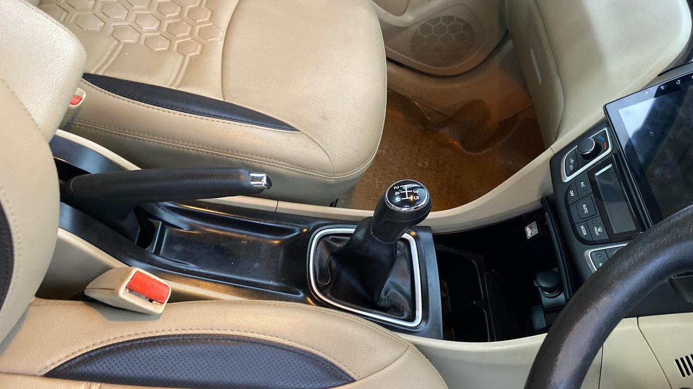 2015 Maruti Ciaz ZXI, Petrol, Manual, 81,227 km, Gear Lever
