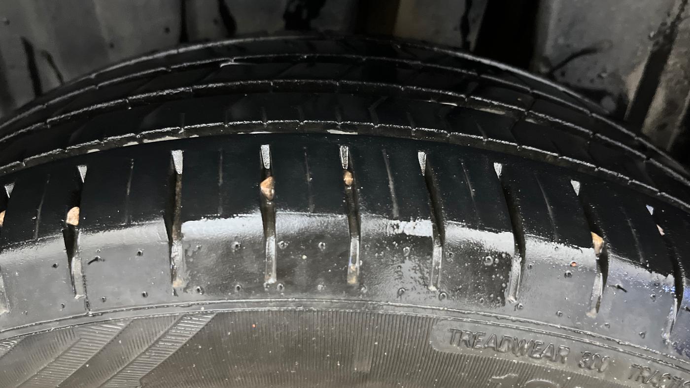 2023 Maruti Baleno ALPHA 1.2 AGS, Petrol, Automatic, 16,074 km, Left Rear Tyre Tread