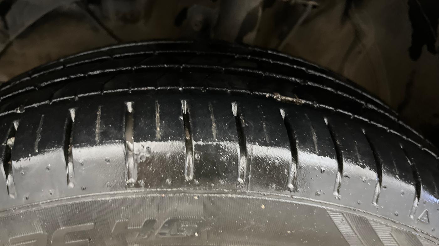 2023 Maruti Baleno ALPHA 1.2 AGS, Petrol, Automatic, 16,074 km, Left Front Tyre Tread