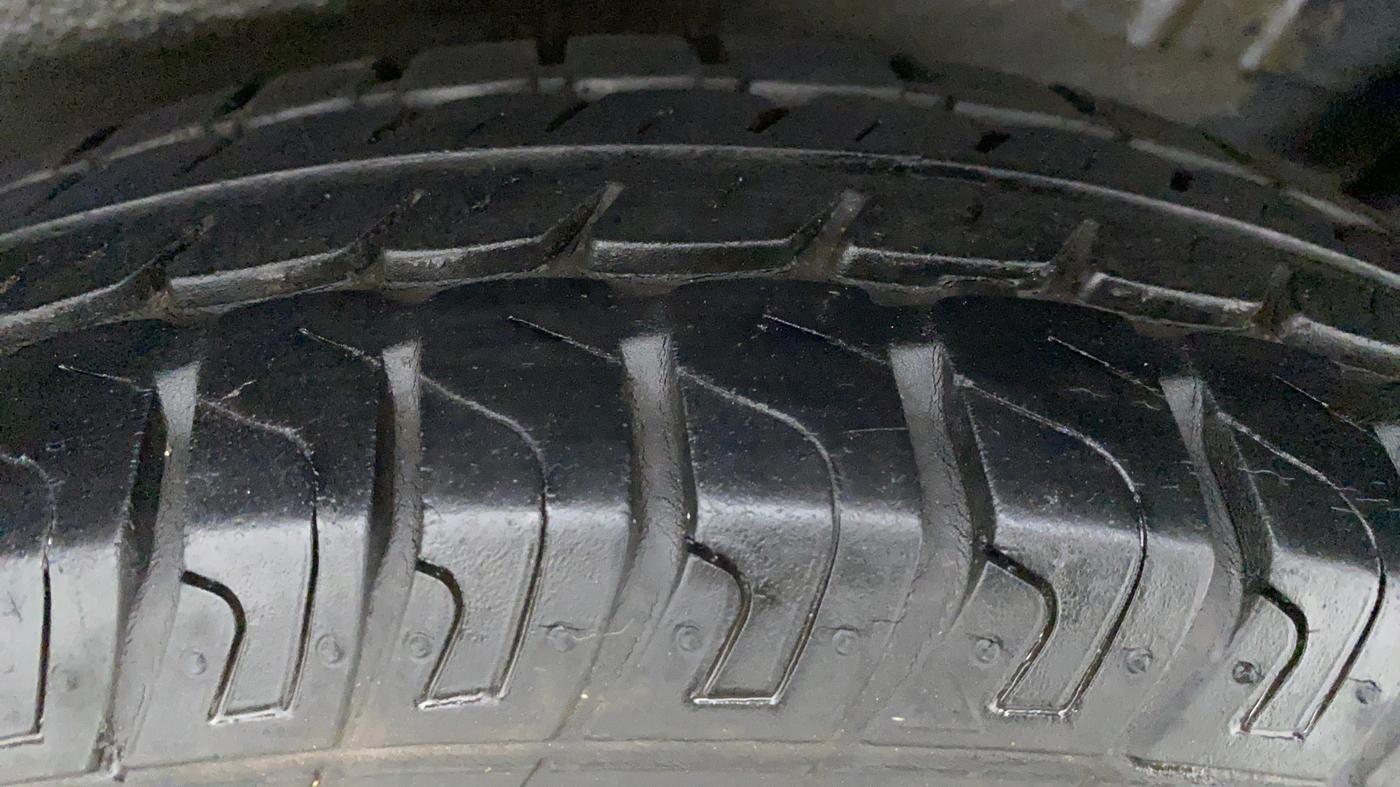 2014 Maruti Wagon R 1.0 LXI, Petrol, Manual, 13,900 km, Left Rear Tyre Tread