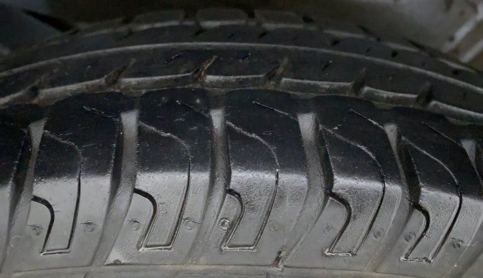 2014 Maruti Wagon R 1.0 LXI, Petrol, Manual, 13,900 km, Left Front Tyre Tread