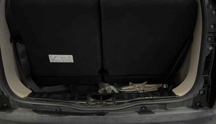 2024 Renault TRIBER RXZ, Petrol, Manual, 30,257 km, Boot Inside