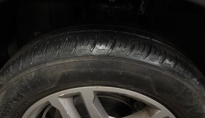2024 Renault TRIBER RXZ, Petrol, Manual, 30,257 km, Left Front Tyre Tread