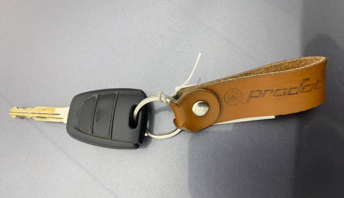 2019 Hyundai NEW SANTRO SPORTZ CNG, CNG, Manual, 85,920 km, Key Close Up