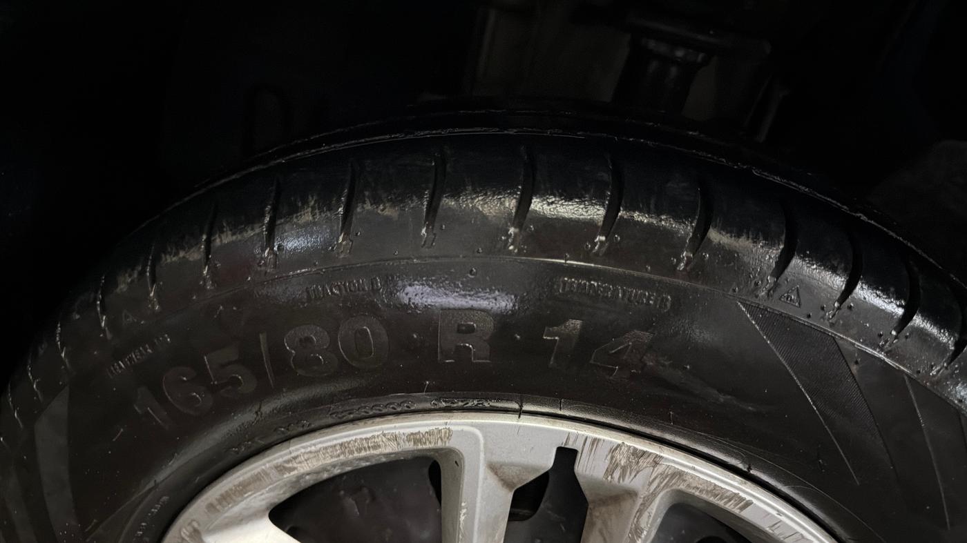 2019 Renault TRIBER RXT, Petrol, Manual, 67,579 km, Left Front Tyre Tread